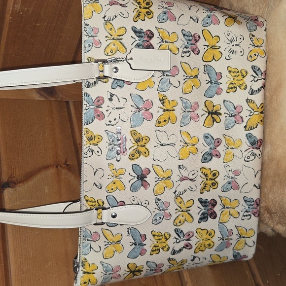 Coach Butterfly Gallery Shoulder Bag NWT - Picture 5 of 8